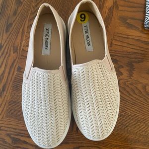 Steve Madden Beige Platform Slip on Shoes Woven  9
